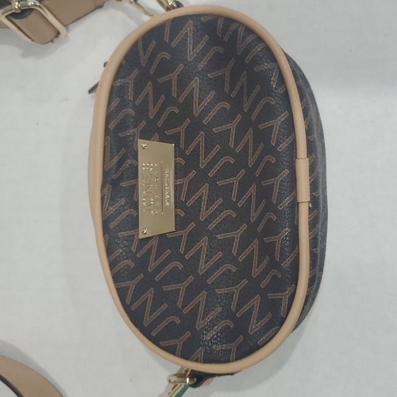 NEVER USED Jones New York Crossbody Bag to Fanny Pack - Picture 2 of 5